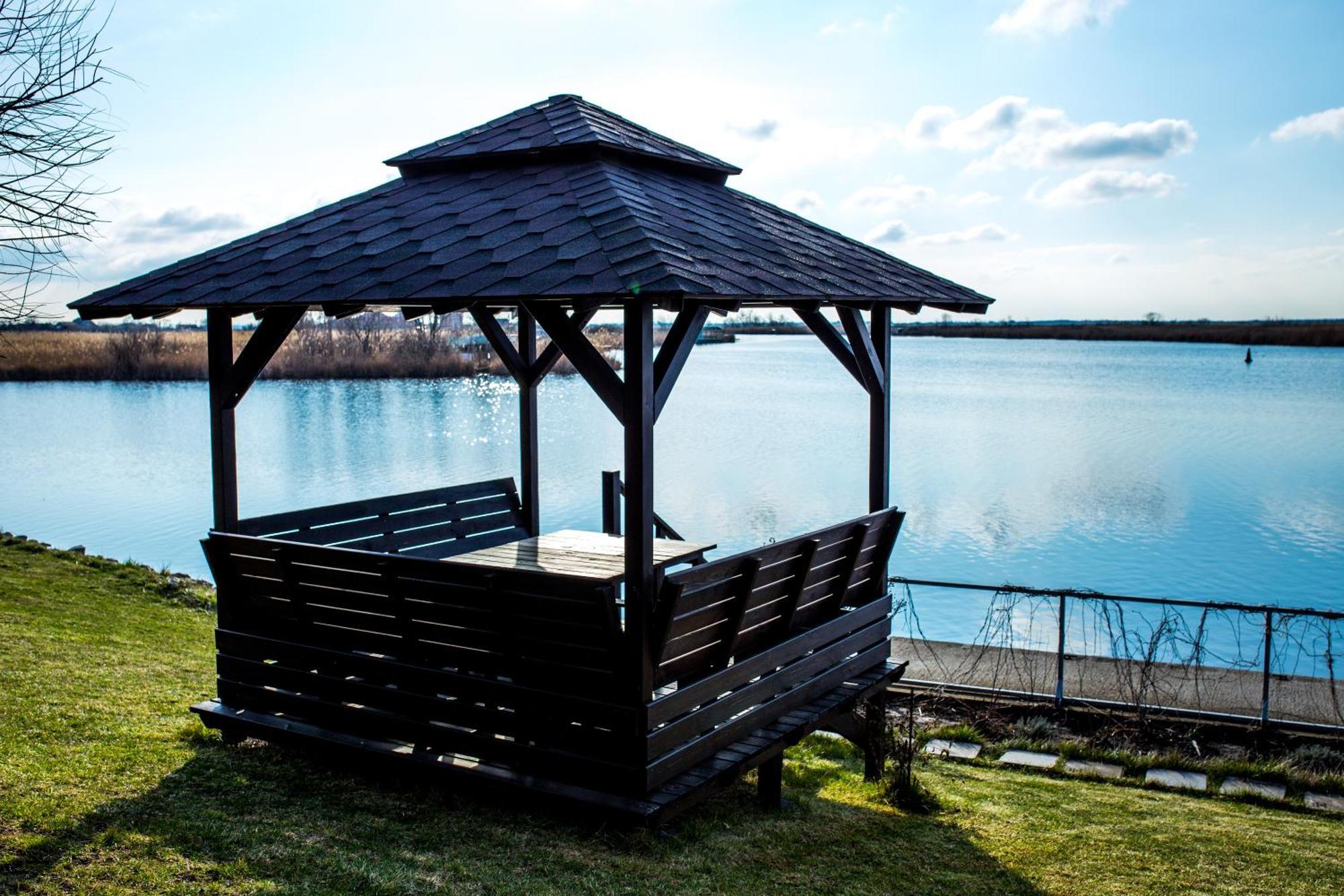 Ostrov River Club Novoselovka  외부 사진
